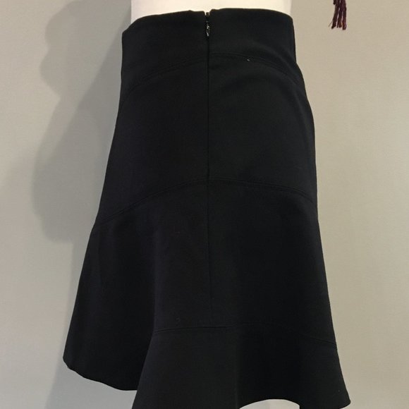 Ann Taylor LOFT Black Seamed Flippy Skirt - Sz 0P - Picture 2 of 6